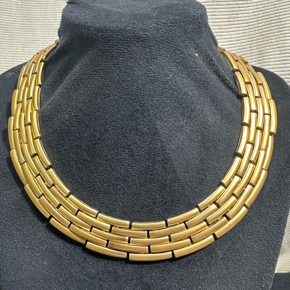 Vtg: Monet Brushed Heavy Gold Toned Wide Collar Necklace - Picture 9 of 9
